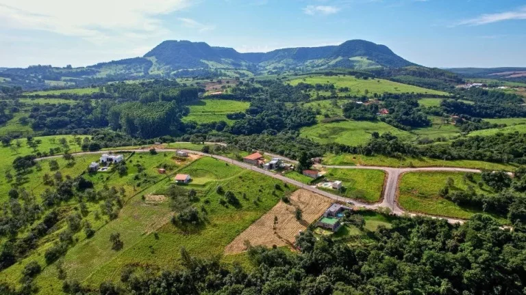 Imagem Terreno à venda Condomínio Fechado em Bofete, SP
