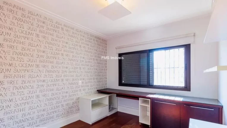 Imagem Imperdível! Apartamento de Luxo em Moema, São Paulo-SP: 3 quartos, 3 suítes, 3 banheiros, 4 vagas de garagem, 230m² de área