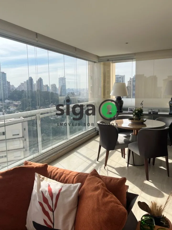 Imagem Apto à Venda com 200m², 3 suites, 4 vagas, Semi mobiliado, andar alto, no Panamby