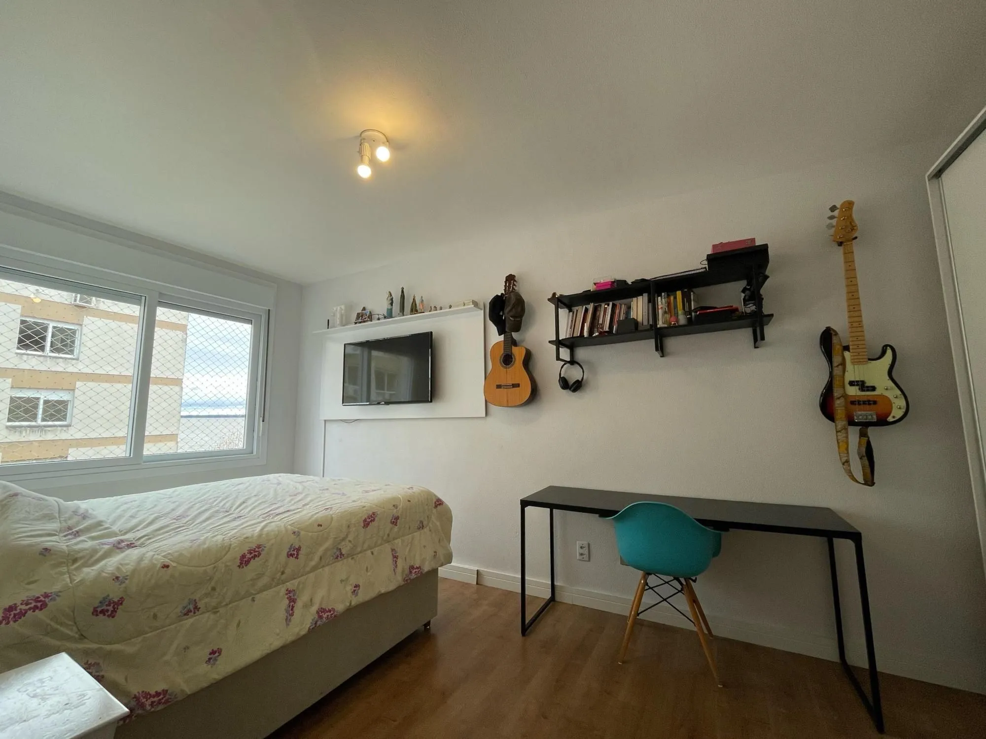Imagem Apartamento com linda vista definida para o Rio Guaíba ? amplo, arejado e com sol da tarde!
