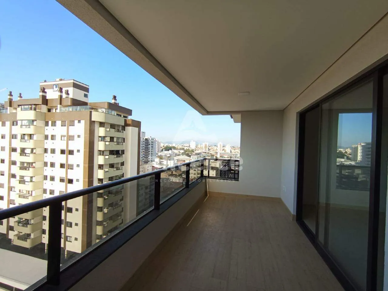 Imagem Apartamento à venda no bairro Floresta com 4 dormitórios com 01 suíte master.