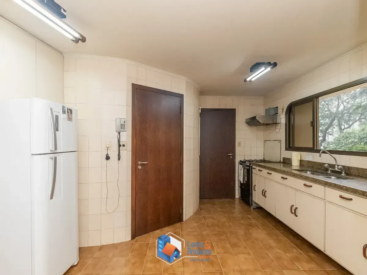 Imagem Apartamento para venda em Moema com 4 quartos, sendo 2 suítes, 170m²