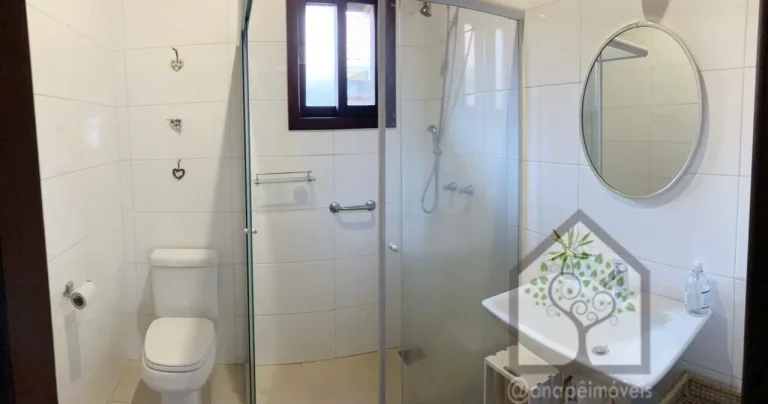Imagem Casa rústica em condomínio fechado no Sambaqui