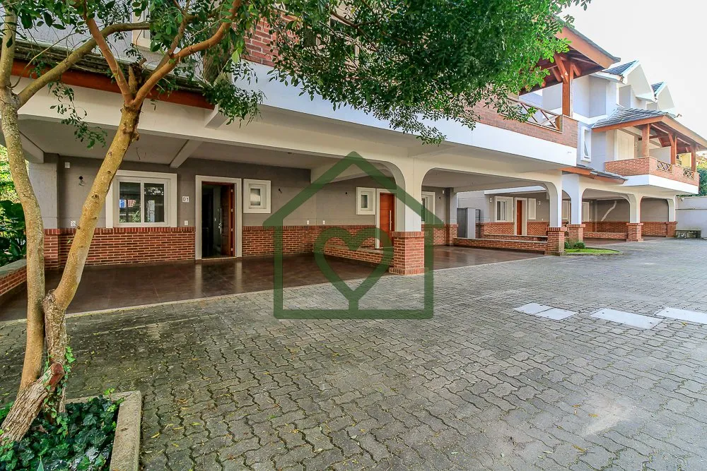 Imagem Excelente casa 03 suítes, amplo living com lareira e churrasqueira, sala de estar e jantar, cozinha...