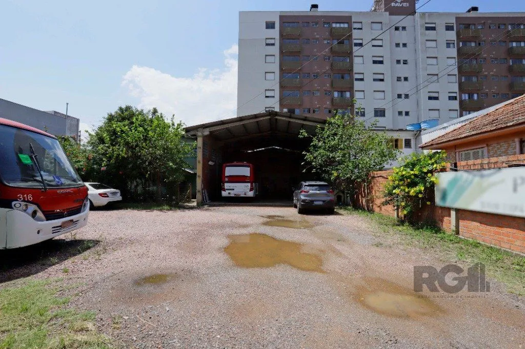 Imagem Vendo com exclusividade, 50m da PUC, terreno com 960 m2, 30,00m x 32,00m