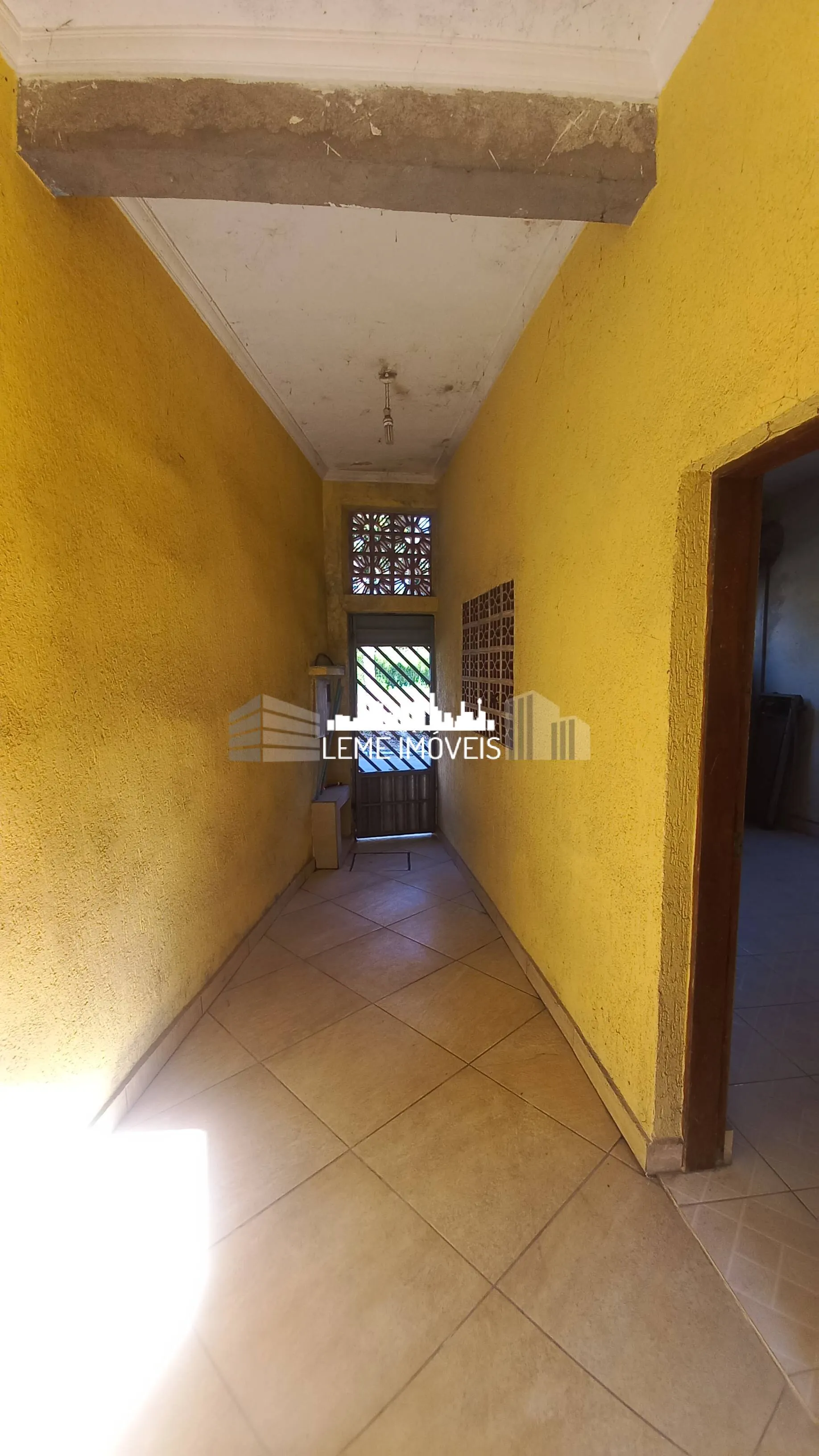 Imagem SOBRADO COM "02" (DOIS) DORMITÓRIOS, "01" (UMA) SALA, "01" (UMA) COZINHA COM ARMÁRIO PLANEJADO E M...