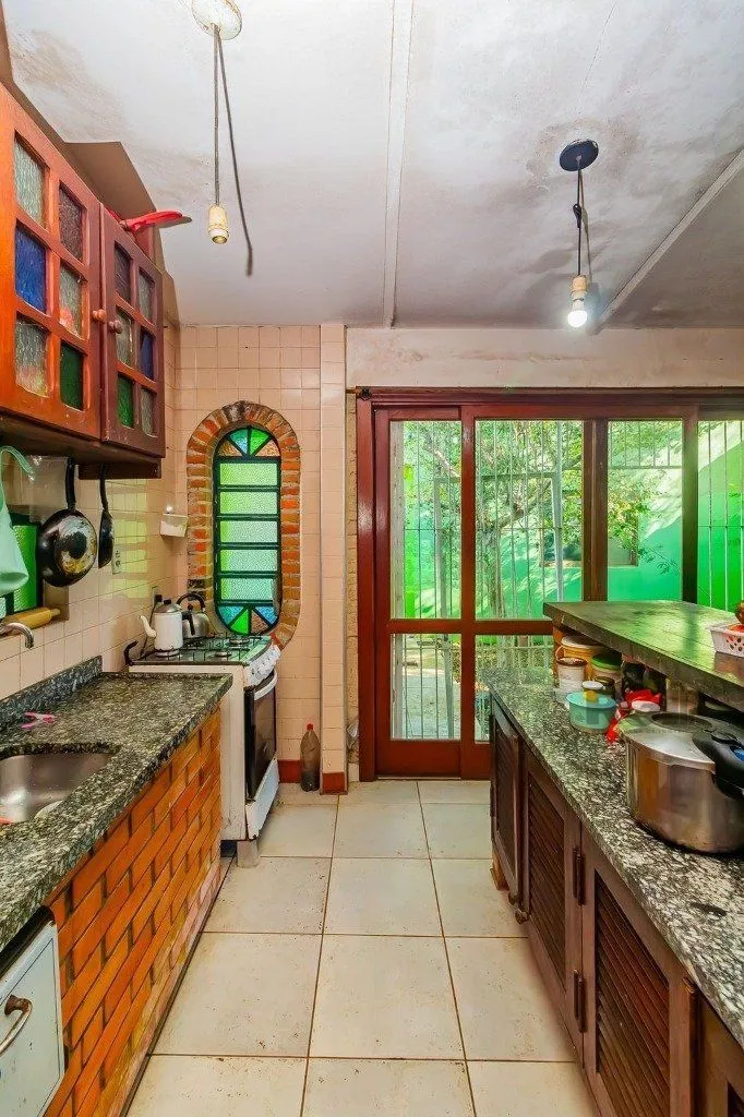 Imagem Casa de 4 dormitórios no bairro Belém Novo