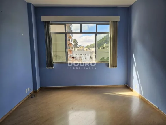 Imagem Apartamento de 3 quartos com 94m² perto da Faculdade UNIFESO