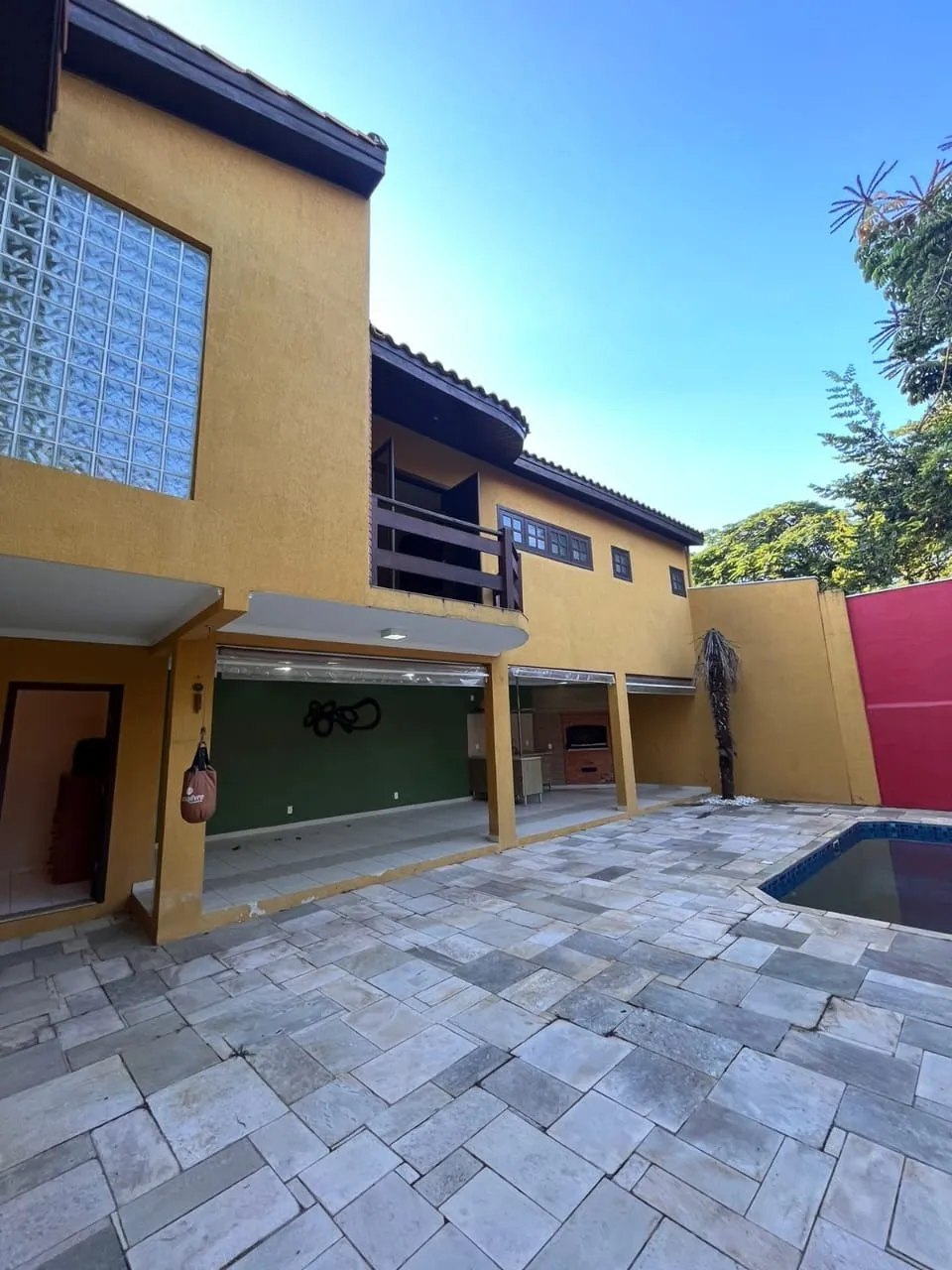 Imagem "Ampla Residência com 6 Dormitórios no Condomínio Residencial Isaura"