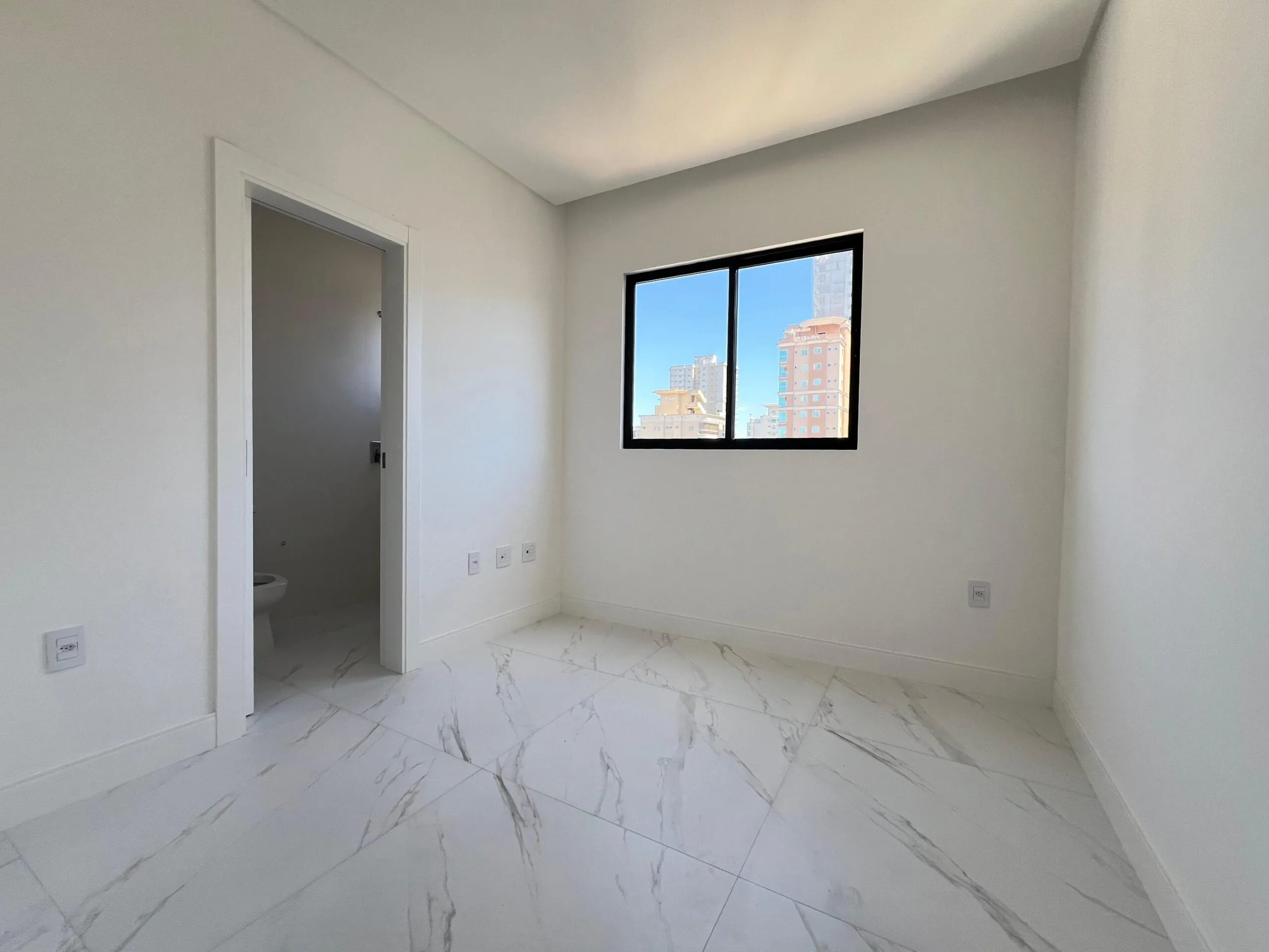 Imagem Apartamento com vista para o mar à venda com 129.31m2 por R$ 2.550.000,00