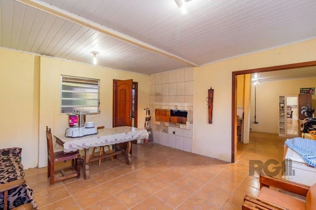 Imagem Casa de 4 dormitórios no bairro Belém Novo