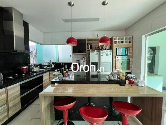 Imagem Sobrado à venda, 324 m² por R$ 1.700.000,00 - Loteamento Portal do Sol I - Goiânia/GO