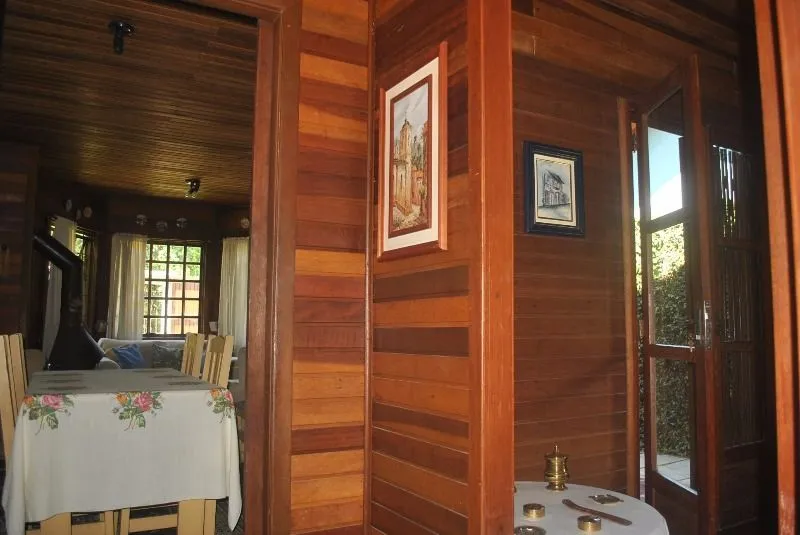Imagem Casa para Venda - 250m², 3 dormitórios, 4 vagas - Serraria