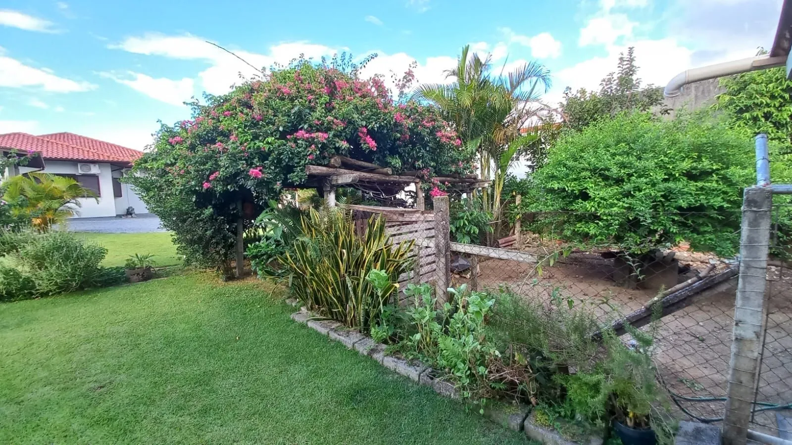 Imagem Chácara para aluguel com 4 quartos 1 suíte, 220,7m² em Aririú da Formiga Palhoça