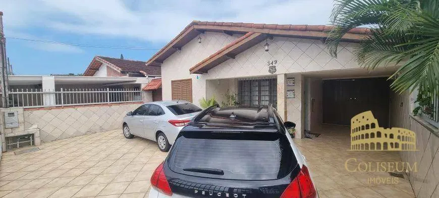 Imagem Casa com 4 dormitórios à venda por R$ 643.000,00 - Solemar - Praia Grande/SP