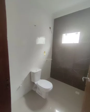 Imagem Casa em Guaratuba a 250 metros do mar contendo 3 quartos sendo 1 suite, semi-mobiliada.