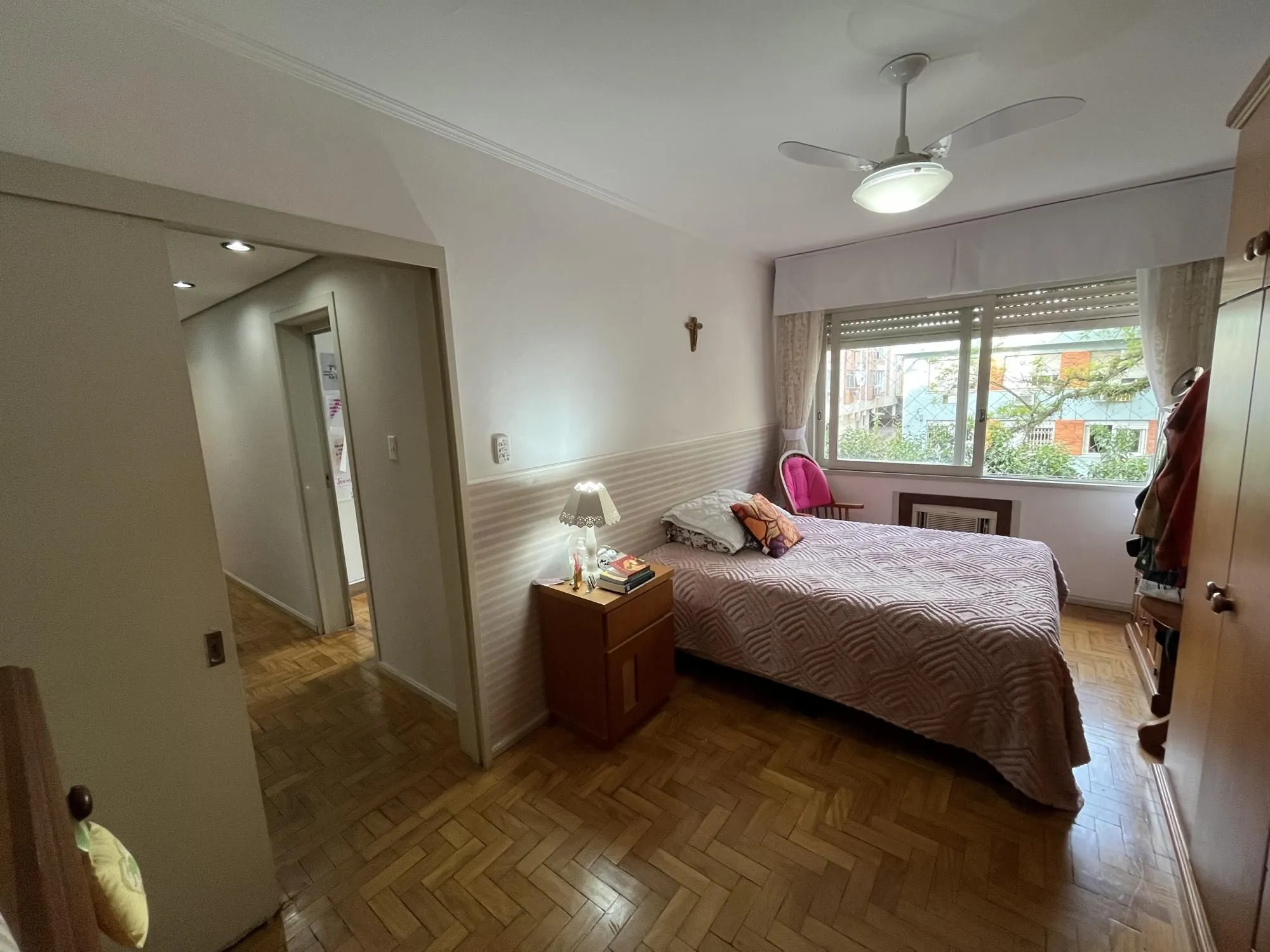 Imagem Apartamento de 3 quartos, suíte e 1 vaga de garagem no bairro Petrópolis em POA