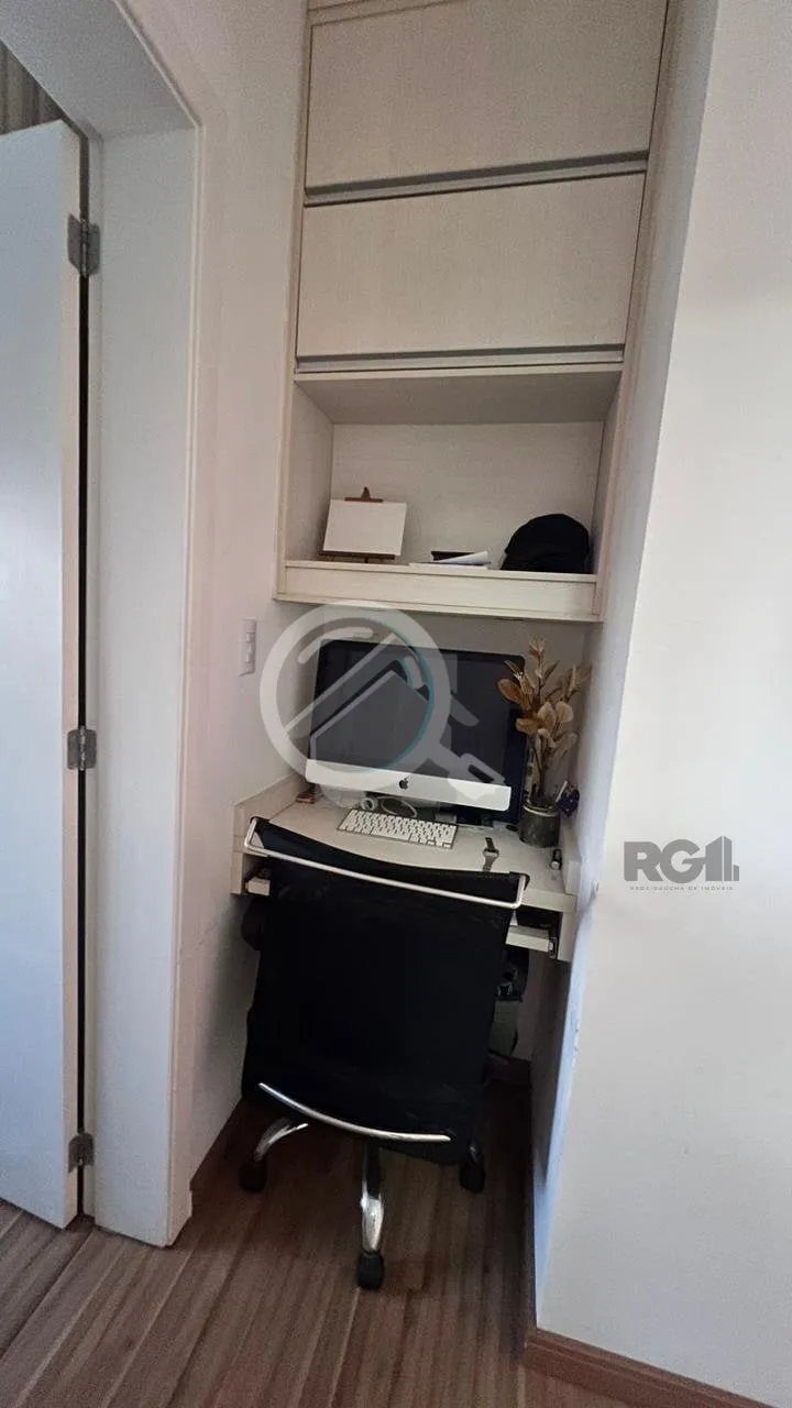 Imagem Apartamento de um dormitório localizado no charmoso Bairro Menino Deus, apresenta-se semi-mobiliado...