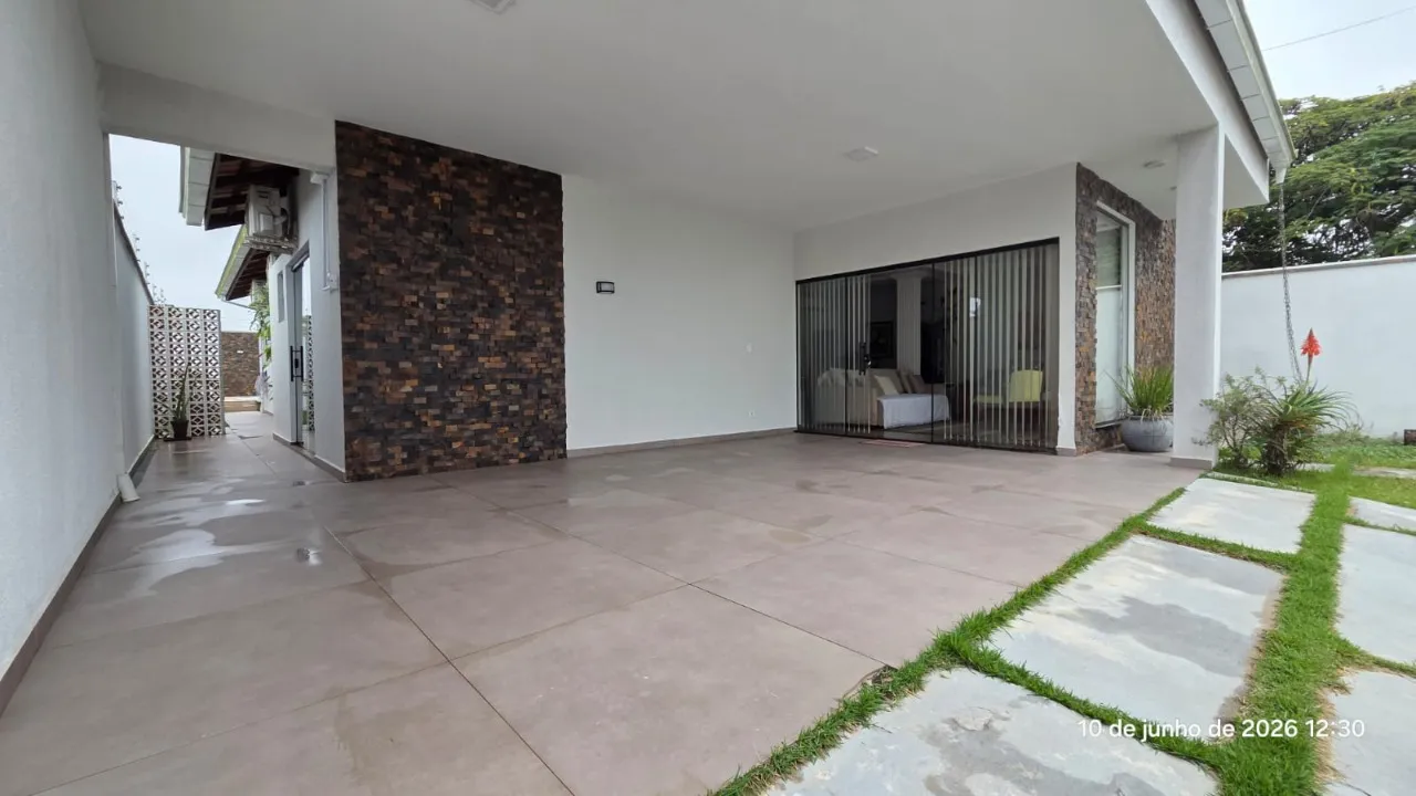 Imagem Casa com 3 suítes, 200 m², PISCINA AQUECIDA, mobiliada, com ar-condicionado e energia solar.

Cara...