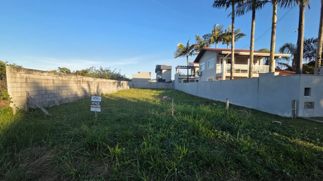 Imagem Terreno limpo e murado, com 384 m² e face norte, localizado em uma região consolidada e valorizada...