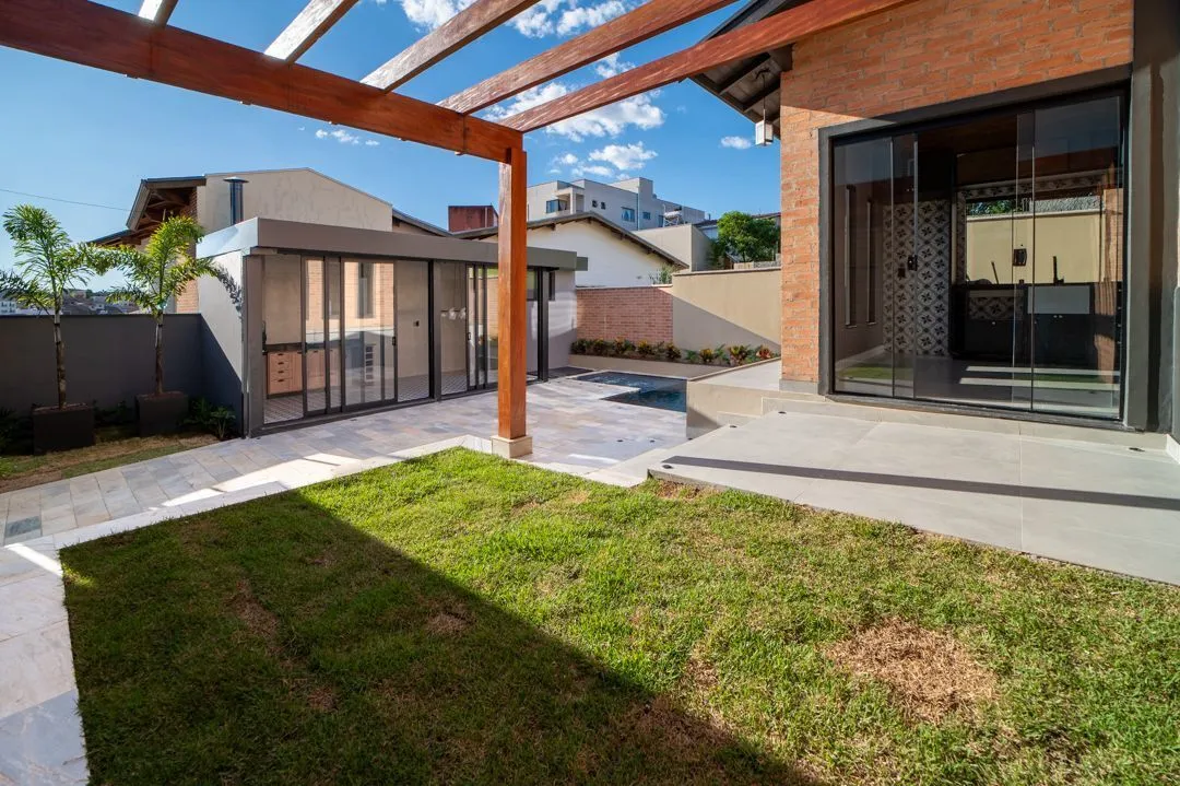 Imagem Casa à Venda com piscina no bairro Jardim das Hortênsias, em Poços de Caldas MG