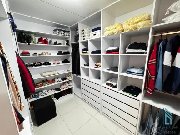 Imagem Sobrado decorado, mobiliado, 04 quartos c/suíte, closet, área gourmet em São José dos Pinhais PR