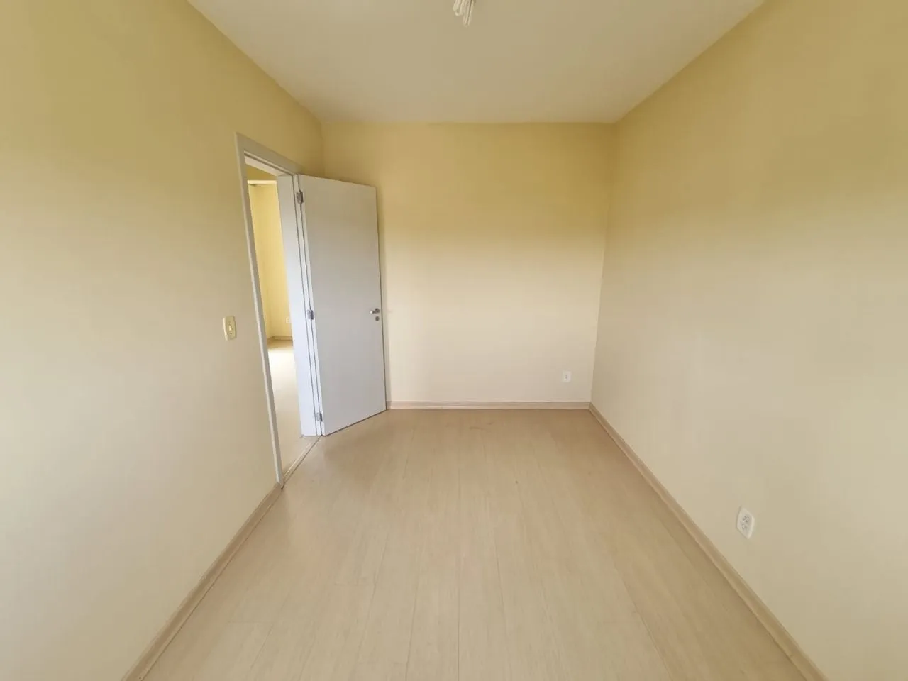Imagem Apt 2 Dormitórios Com Sacada Bairro Cavalhada