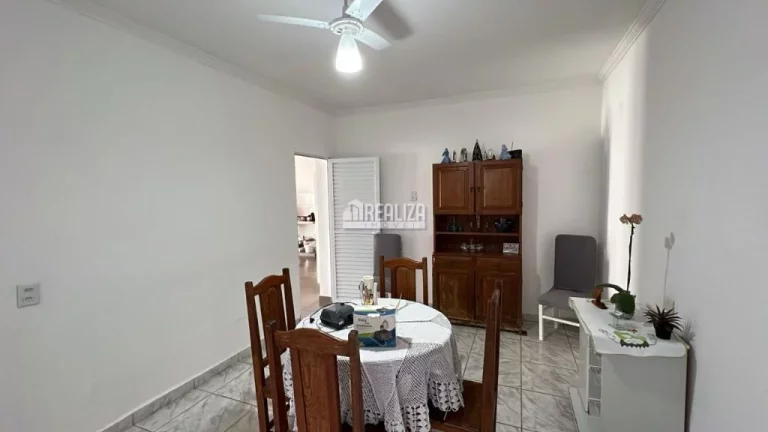Imagem Casa à venda no bairro São Benedito em Uberaba | 3 dormitórios, suíte, churrasqueira e quintal
