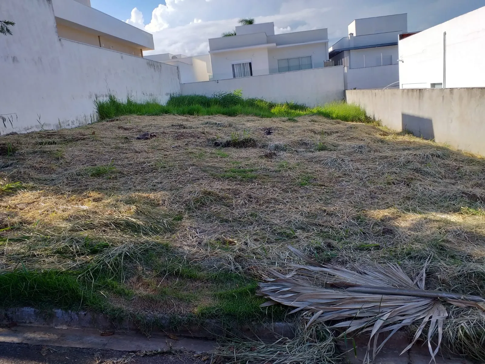 Imagem O Refúgio dos Sonhos: Terreno Exclusivo no Coração do Condomínio Belvedere II