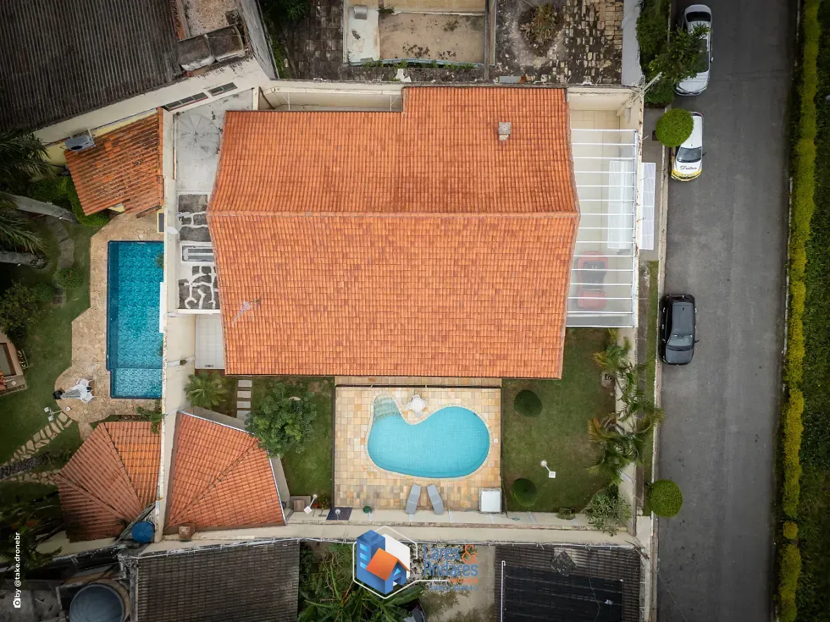 Imagem Casa para venda em Interlagos com 3 quartos, sendo 1 suíte, 379m²