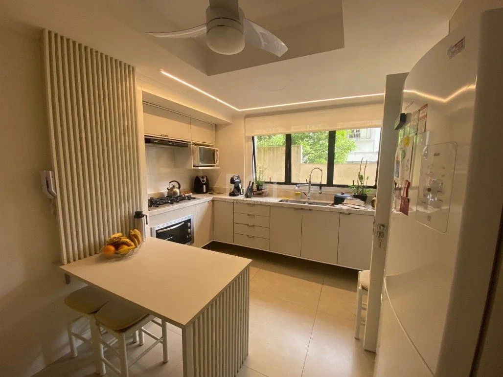 Imagem Apartamento a venda reformado 3 suítes, bairro Rio Branco