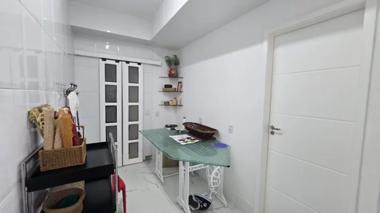 Imagem A 5ª Avenida Imóveis, selecionou esse exclusivo apartamento de 3/4 para você morar com muito charme no bairro mais tradicional de Salvador: A Graça