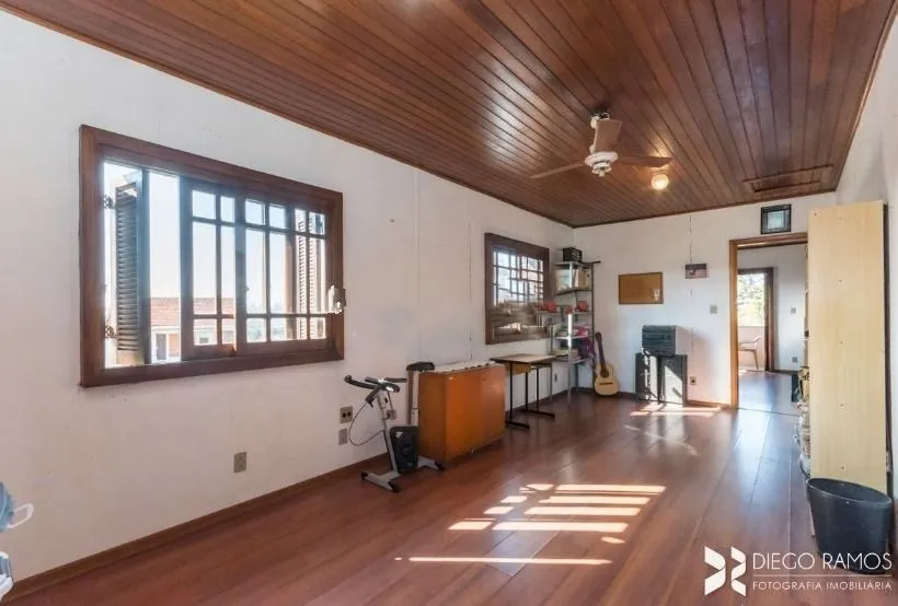 Imagem Casa para Venda - 190m², 4 dormitórios, sendo 1 suites, 2 vagas - Partenon
