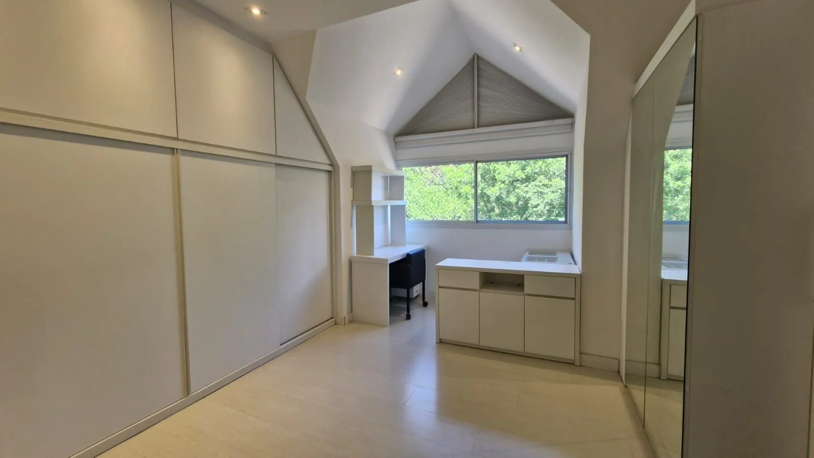 Imagem Casa em Condominio fechado, 5 dormitórios com infraestrutura completa