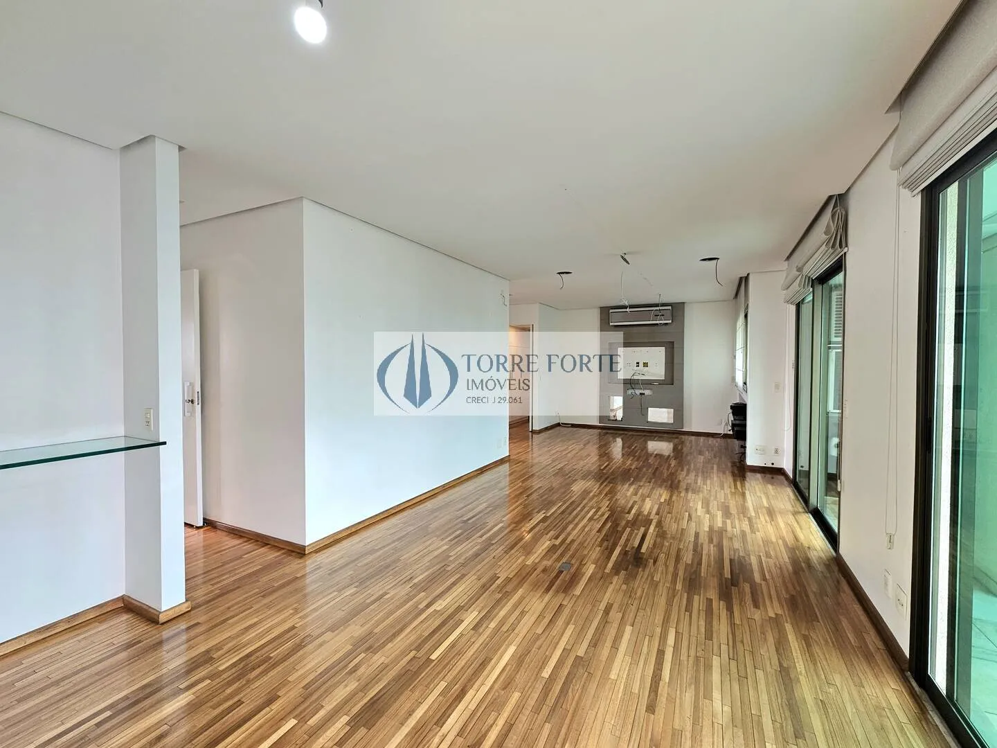Imagem Excelente apartamento, 3 suítes 5 banheiros 3 vagas de garagem, no Brooklin