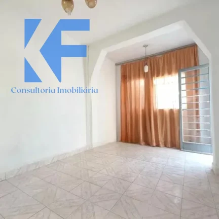 Imagem Lindo e aconchegante lar à venda! Esta encantadora casa antiga possui tudo o que você precisa: 2 quartos aconchegantes, uma espaçosa sala de estar