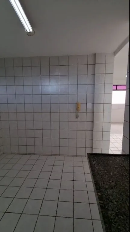 Imagem Apartamento em Intermares a 50m da praia, com 2 quartos (1 suíte), varanda ampla, ventilado e vaga de garagem. Excelente para morar ou investir.