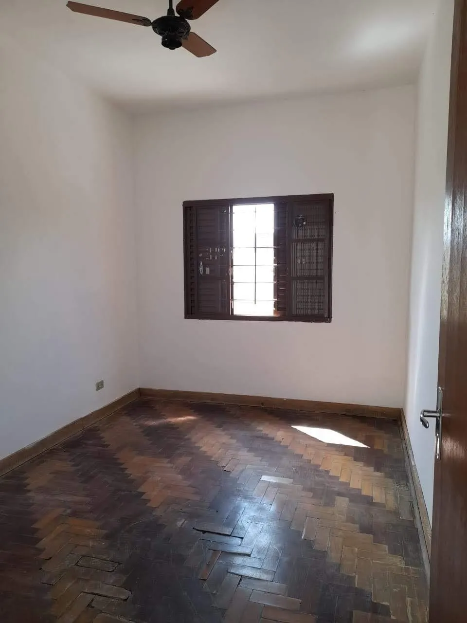 Imagem Casa à venda 3 Quartos, 1 Suite, 3 Vagas, 279M², Vila Rica, Pindamonhangaba - SP