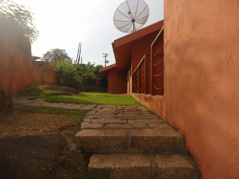 Imagem Magnífica Casa de Condomínio à Venda em Valinhos-SP, Bairro Pinheiro: 4 quartos, 4 suítes, 3 salas, 5 banheiros, 5 vagas, 450m².