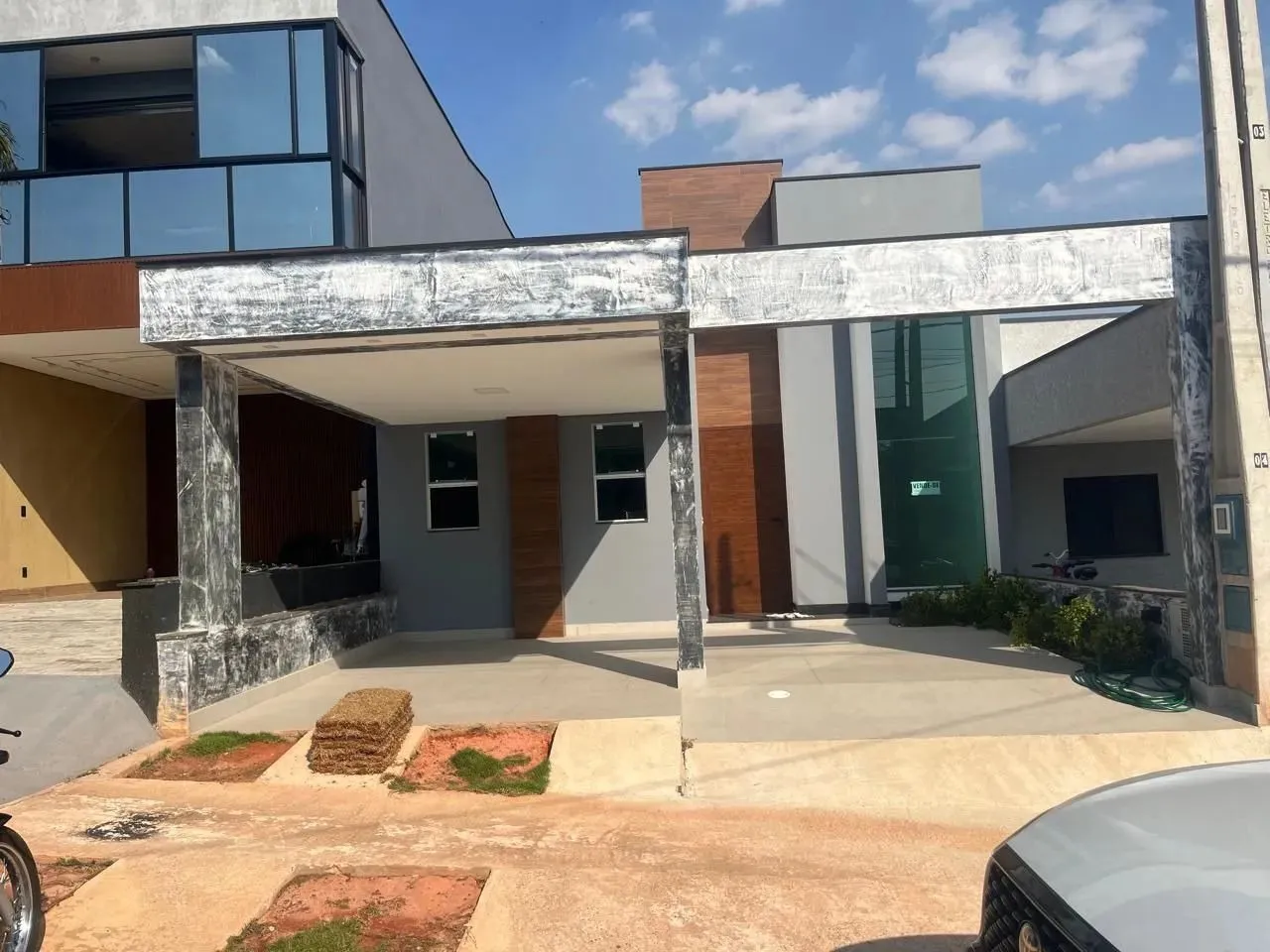 Imagem Casa em Condomínio à Venda em Sorocaba-SP, Bairro Horto Florestal: 3 quartos, 1 suíte, 2 salas, 2 banheiros, 2 vagas, 118m².