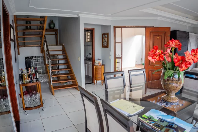 Imagem Imperdível: Casa à venda em Campo Grande-MS, Vila Palmira - 3 quartos, 1 suíte, 3 salas, 3 banheiros, 3 vagas, 169,84 m².