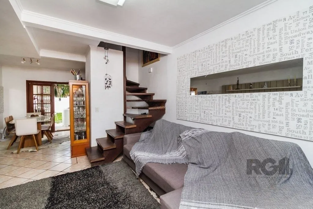 Imagem Casa de 117m² - 3 dormitórios e 1 vaga no bairro Hípica
