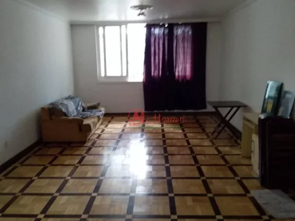Imagem Na Cidade Baixa, térreo, 3 dormitórios, pátios e 3 vagas.