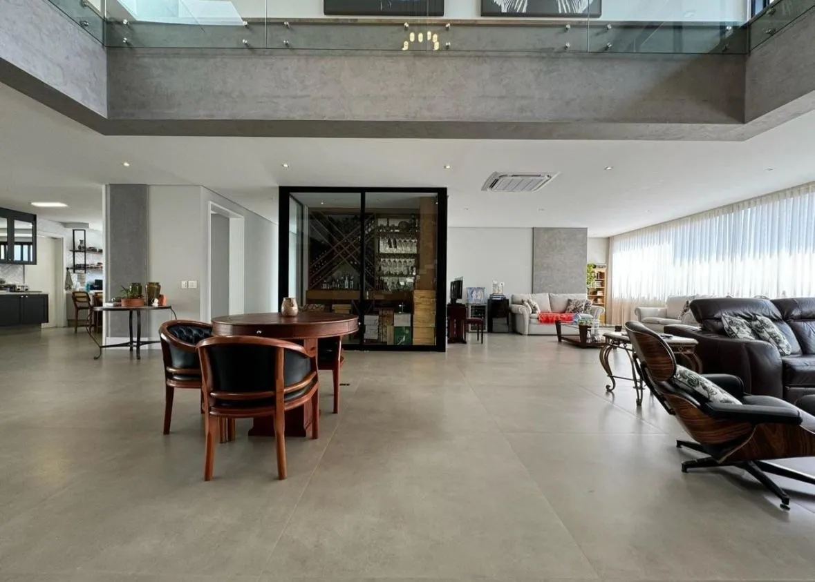 Imagem Casa de Altíssimo Padrão à Venda no Alphaville 01 em Barueri, 5 suítes, 600 m², piscina aquecida, mobiliada e terreno de 560 m²