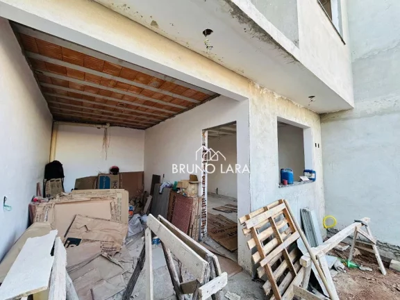 Imagem Casa duplex à venda no bairro Jardim Petrópolis- Betim/MG