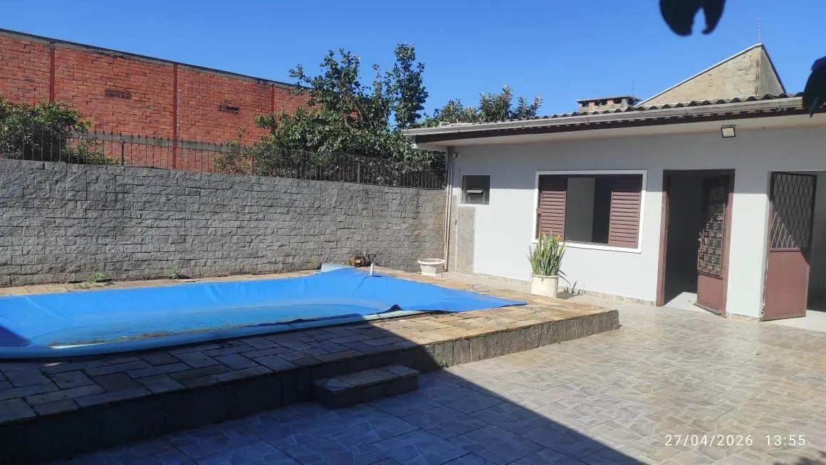 Imagem Casa com piscina e salão de festas a venda Canoas / 3 Dormitórios