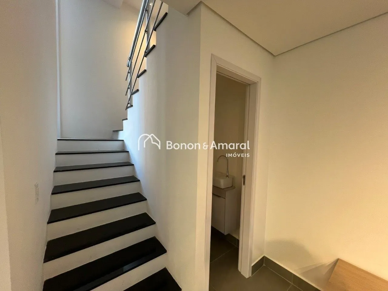 Imagem Casa triplex em condomínio com 3 suítes, automação, aquecimento solar, 168 m² no Chácaras Primavera