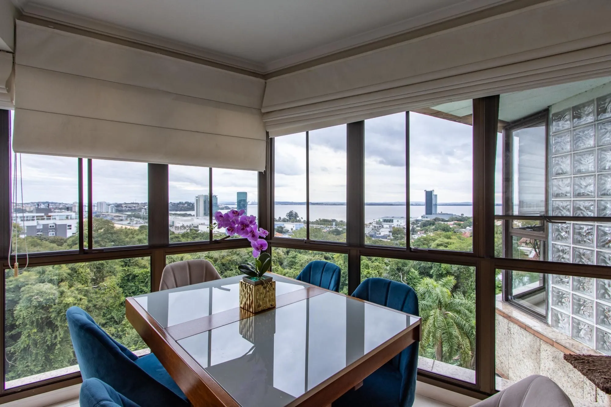 Imagem EXCELENTE APARTAMENTO COM VISTA LIVRE PARA O GUAÍBA!!