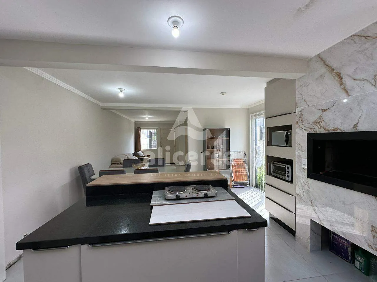 Imagem Casa à Venda na Praia dos Ingleses | Conforto, Privacidade e Excelente Localização em Florianópolis/SC**