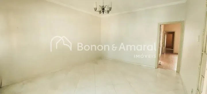 Imagem Casa com 3 Quartos sendo 1 suíte e 3 banheiros à Venda, 211 m²